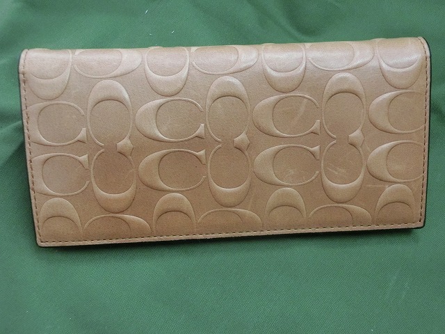 コーチ　ブレスト ポケット ウォレット シグネチャー エンボスド スポーツ カーフ レザー