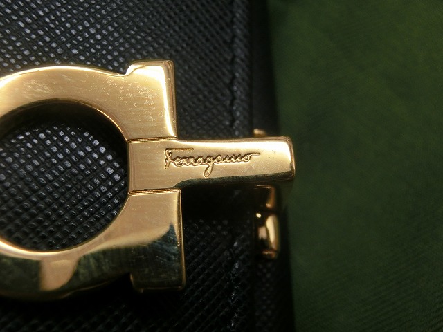 【極美品】サルヴァトーレ フェラガモ Wホック 財布 二つ折り ガンチーニ  ブラック ゴールド レザー