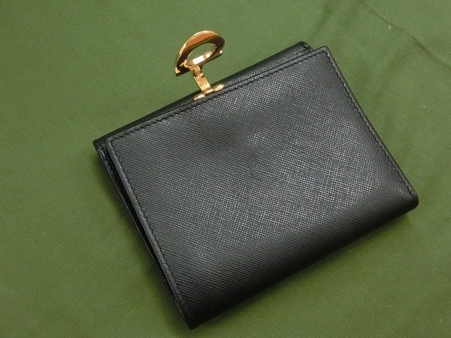 【極美品】サルヴァトーレ フェラガモ Wホック 財布 二つ折り ガンチーニ  ブラック ゴールド レザー