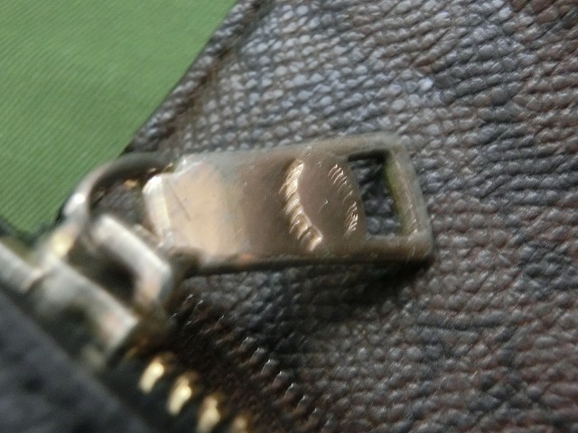 【良品】コーチ  スリムエンベローブ  長財布  フロングウォレット  黒 ミニシグネクチャー  レザー