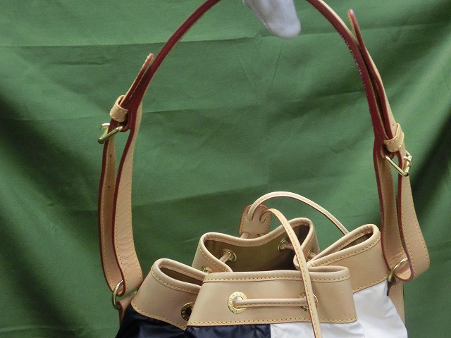 【良品】ハンティングワールド 巾着ショルダー サークルロゴ レザー ネイビー