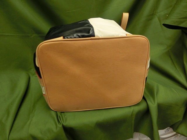 【良品】ハンティングワールド 巾着ショルダー サークルロゴ レザー ネイビー