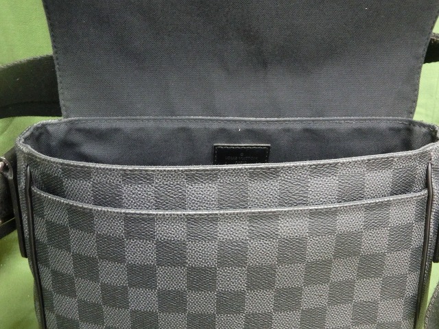　【極美品】ルイヴィトン ディストリクトPM ショルダーバッグ ダミエ・グラフィット N41260