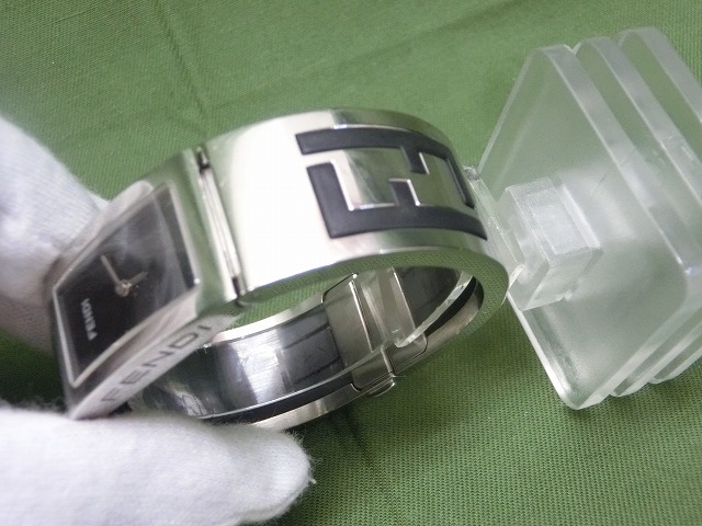 【良品】FENDI フェンディ ブラックダイアル レディース 腕時計 バングル 3250L