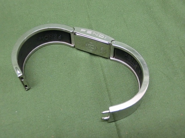 【良品】FENDI フェンディ ブラックダイアル レディース 腕時計 バングル 3250L