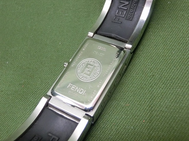 【良品】FENDI フェンディ ブラックダイアル レディース 腕時計 バングル 3250L