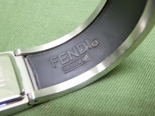 【良品】FENDI フェンディ ブラックダイアル レディース 腕時計 バングル 3250L