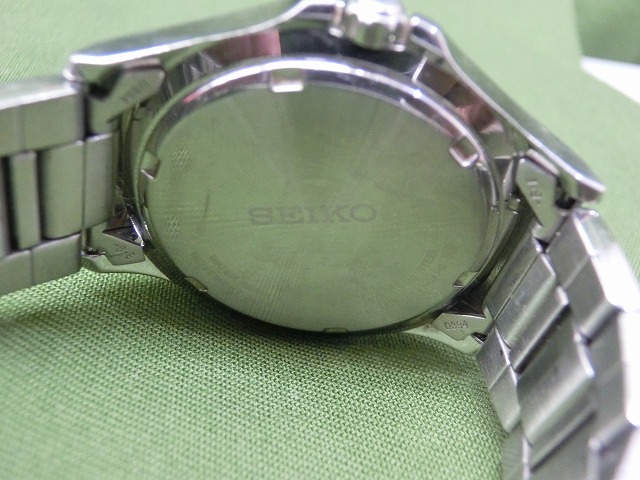 【美品】セイコー ソーラー デイト SS 黒文字盤 QZ クォーツ メンズ 腕時計 V147-0AR0